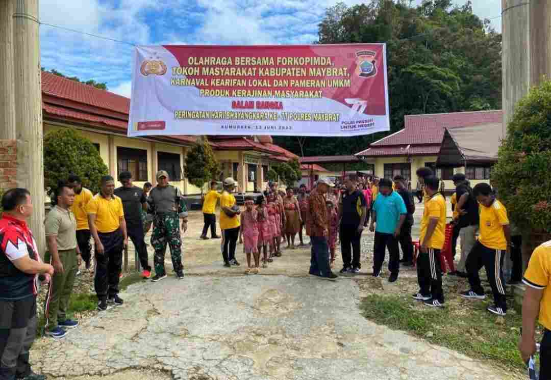 Kegiatan dalam rangka menyambut dan memeriahkan HUT Bhayangkara ke-77 di Kabupaten Maybrat. Foto : Onesimus/PBDNEWS